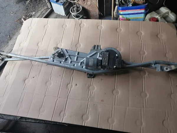 Volkswagen OE Etu pyyhkijämekanismi image 2