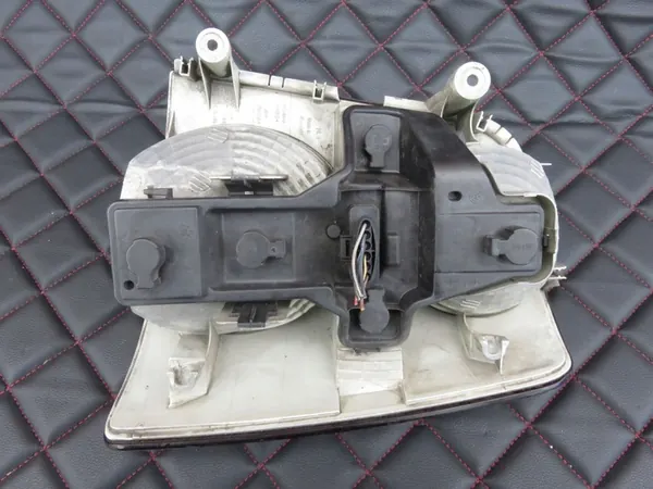 LÁMPARA TRASERA IZQUIERDA VOLKSWAGEN TOURAN I 1T0945257D image 3