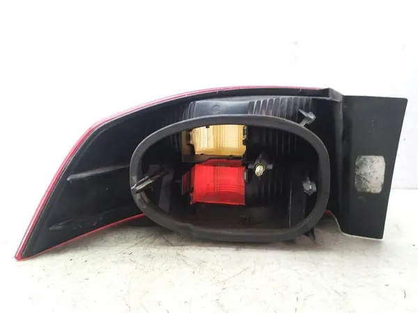 Lámpara trasera derecha Renault Laguna II Hatchback 2001-2005 OEM image 2