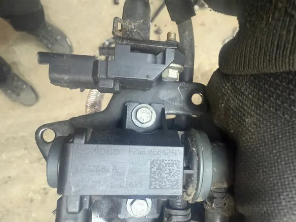 Ford Escape III 2017-19 Vacuümklep Compleet F2GE9E882BA image 2