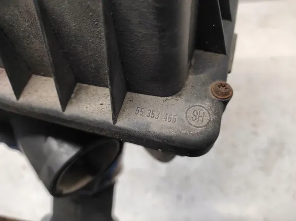 OPEL ASTRA H 3 III 04-1.6 Carcaça do Filtro de Ar 55353465 image 6