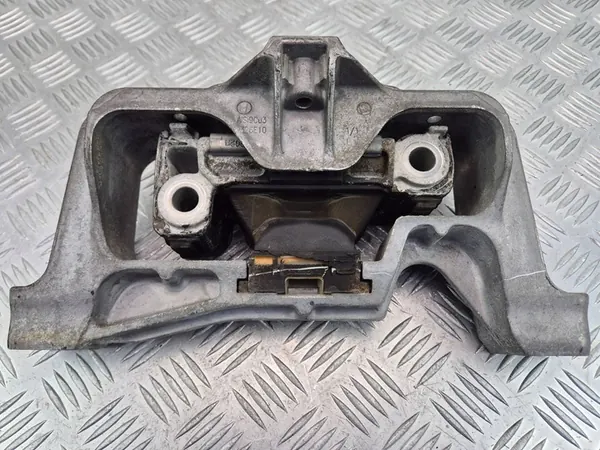 MERCEDES A180 W176 Engine Mount Left A2462401717 image 3