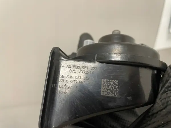 Bocina VW OEM 5H0951206 para Golf VIII - Usado image 4
