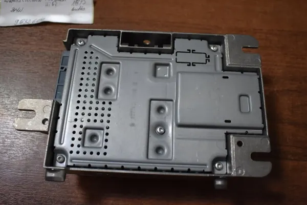 BMW OEM 9832609 Harman HIFI Förstärkare - Begagnad image 3