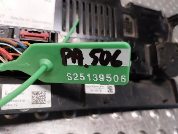 Panneau de climatisation Audi Q5 2009 8T1820043AM image 5