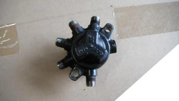 RENAULT CLIO 2 II THALIA 1.5 DCI Brandstofrail 8200057345 image 2