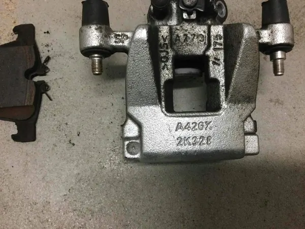 Vasen takajarrusatula Land Rover Discovery Sport LR113712 image 2