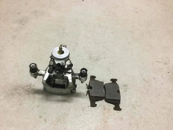 Vasen takajarrusatula Land Rover Discovery Sport LR113712 image 5