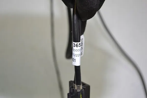 Cabo Antena Cadillac Escalade IV Platinum OEM 84143652 image 6