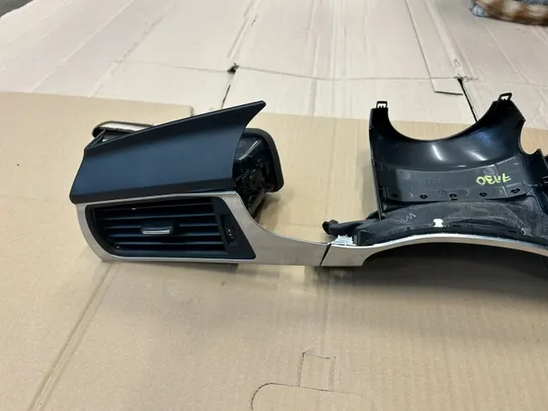 Audi A7 ilmanvaihtohila OEM 4G8820902 - Käytetty image 3