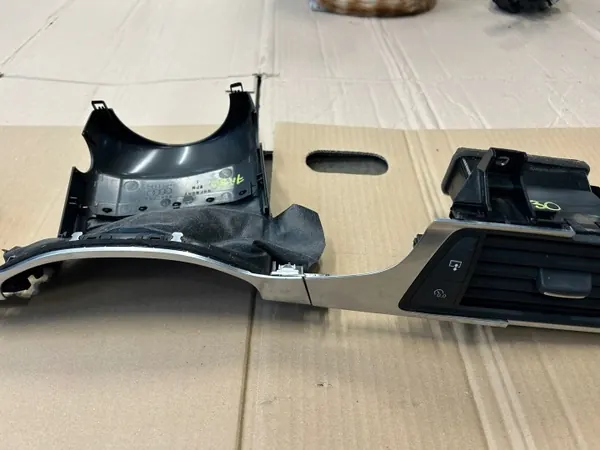 Audi A7 ilmanvaihtohila OEM 4G8820902 - Käytetty image 4