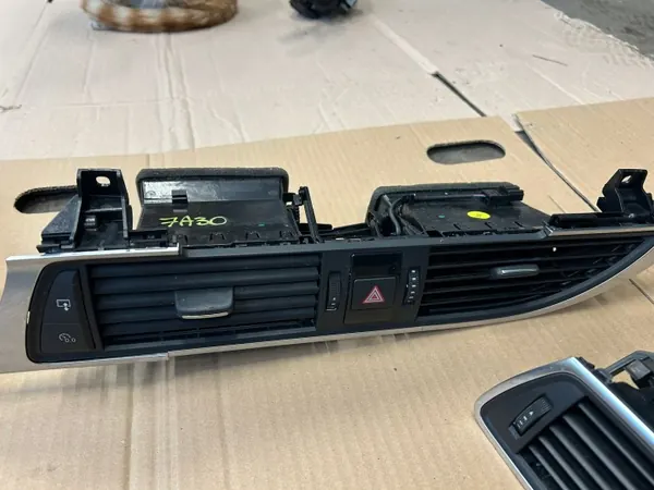 Audi A7 ilmanvaihtohila OEM 4G8820902 - Käytetty image 5