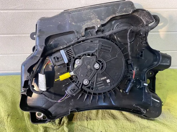 Tanque AdBlue usado OEM 5Q0131877F para VW Skoda image 5