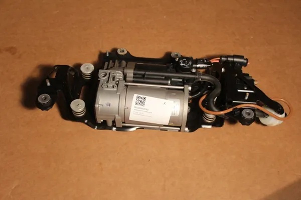 Compressore Sospensione Audi A8 4H D4 4H0616005D image 2