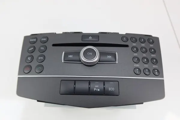 Radio Mercedes W204 OEM 2049007202 - Usado image 2