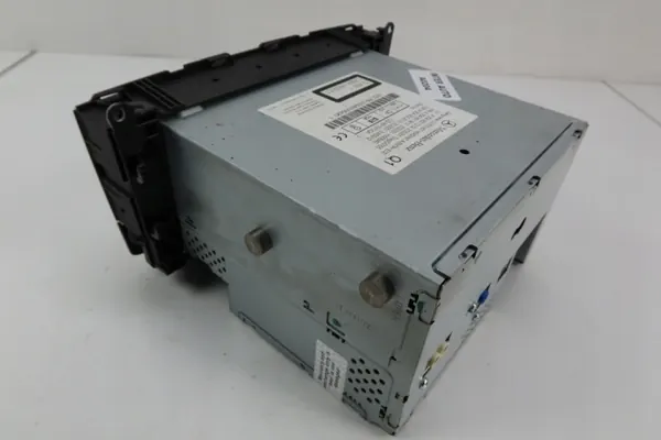 Radio Mercedes W204 OEM 2049007202 - Usado image 7