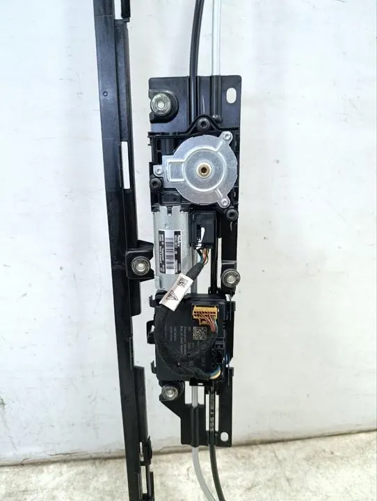 Glastak Porsche Panamera 2017 OEM 971877051 image 3
