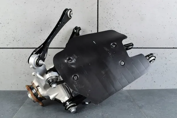 BMW 5 G30 Mozzo Posteriore Destro con Bracci di Controllo image 7