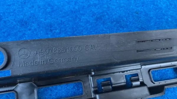 MERCEDES W907 W910 Bakre Stötdämpare Stöd A9078851000 image 4