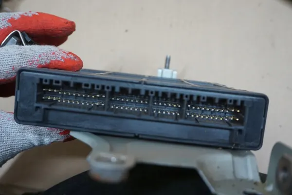 Module Immobilisateur MAZDA B2500 - Pièce d'Origine image 4