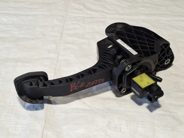 Kopplingspump Pedal OEM 3C1721059AM VW Passat B6 image 4