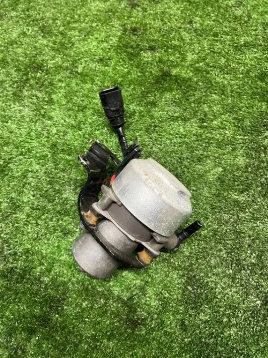 Pompe à vide Skoda OEM 5Q0612181 - État utilisé image 3