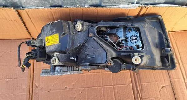 Xenon Vasemman Ajovalon Skoda Superb B5 2001- image 4