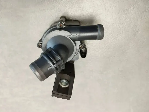 Ytterligare vattenpump BMW X5 F15 9230232 image 2