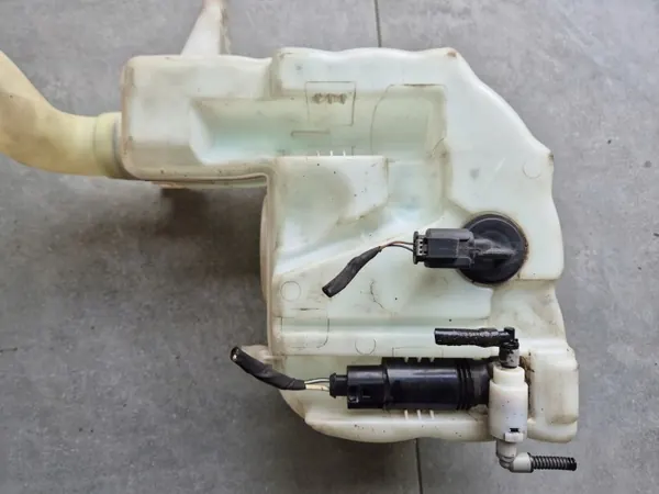 Scheibenwaschbehälter OEM 1668600660 für Mercedes ML W166 image 3