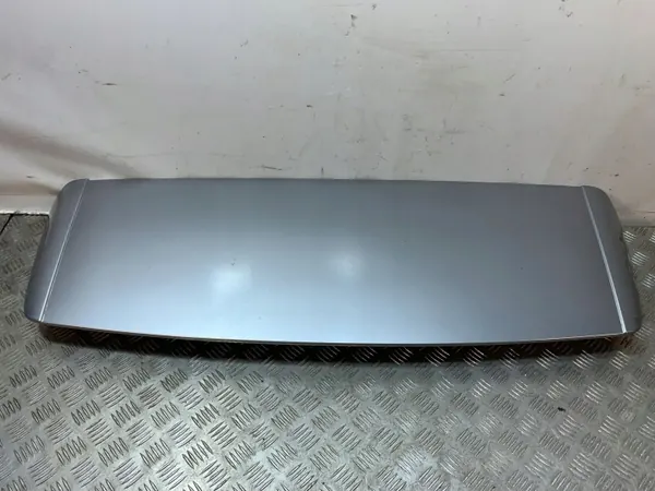 Spoiler de maletero Toyota OEM 7687642040 - Usado image 2
