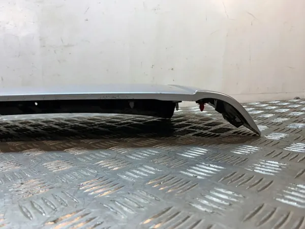 Spoiler de maletero Toyota OEM 7687642040 - Usado image 4