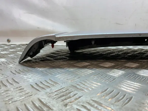 Spoiler de maletero Toyota OEM 7687642040 - Usado image 5
