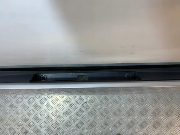 Spoiler de maletero Toyota OEM 7687642040 - Usado image 8
