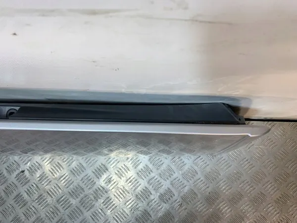 Spoiler de maletero Toyota OEM 7687642040 - Usado image 9