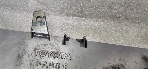 Toyota Yaris III Etupuskuri Kromilista Vasemmalle 2017-2020 image 4