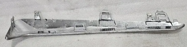 Toyota Yaris III Etupuskuri Kromilista Vasemmalle 2017-2020 image 6