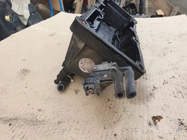 Ford Ventillock OEM Fiesta mk6 1.3 Bensin image 5
