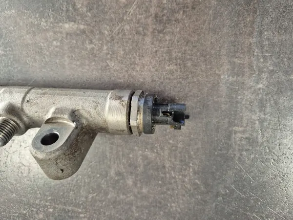 MAN Motor Einspritzschiene OEM 51103116120 Gebraucht image 3