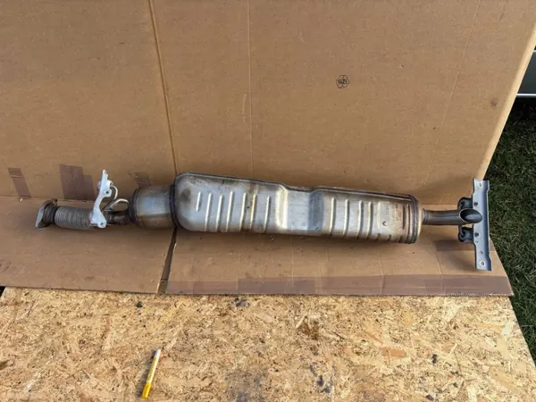 Mercedes-Benz Katalysaattori OEM A2474915100 2.5L image 2