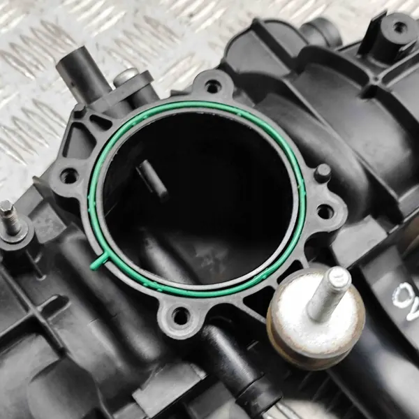 Insugningsmanifold VW PASSAT B6 2.0L 147kW 2006 OEM 06F133201N image 5