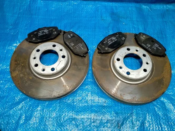 Discos e pastilhas freio dianteiro OEM TARCZE KLOCKI 300mm image 2