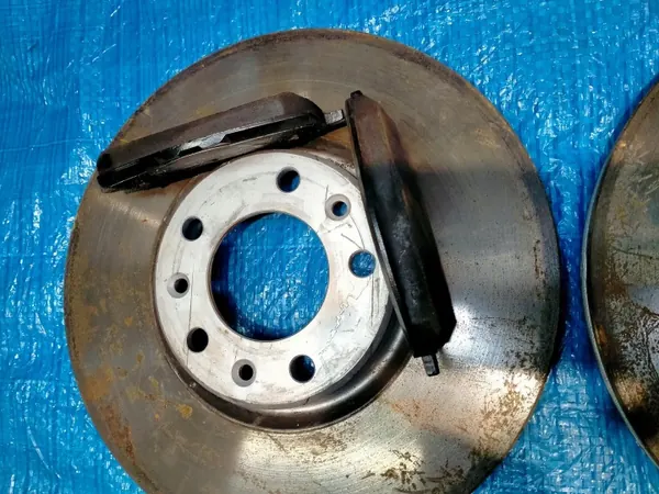 Discos e pastilhas freio dianteiro OEM TARCZE KLOCKI 300mm image 4