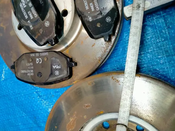 Discos e pastilhas freio dianteiro OEM TARCZE KLOCKI 300mm image 7
