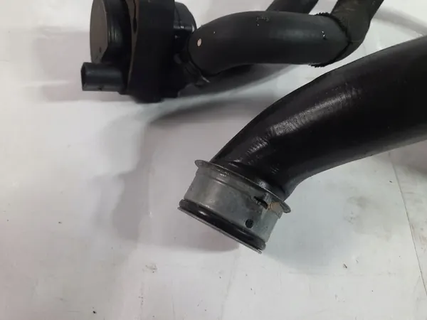 Mercedes GLK x204 09-15 Jäähdytysjärjestelmän Letkut A2045019082 image 3