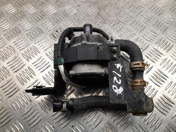 Pompe à eau Nissan OEM 215815MP1A - État utilisé image 2