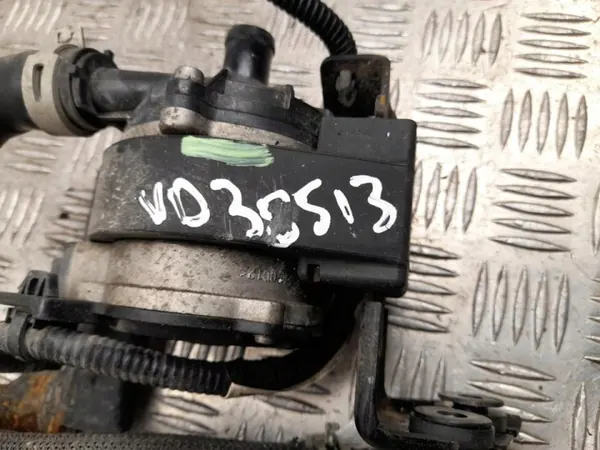 Pompe à eau Nissan OEM 215815MP1A - État utilisé image 4
