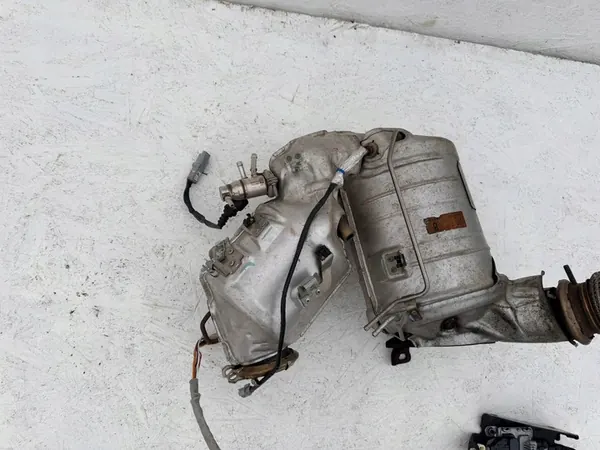 Renault Trafic III DPF Catalyst 2.0 NOx 227900033R image 2