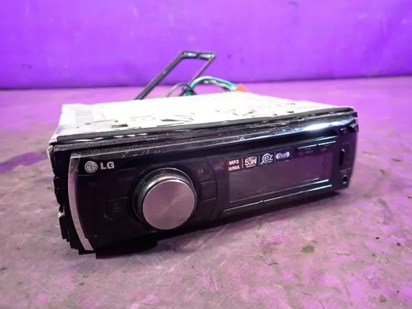 LG LCS500UR Autoradio mit USB, AUX & CD image 2