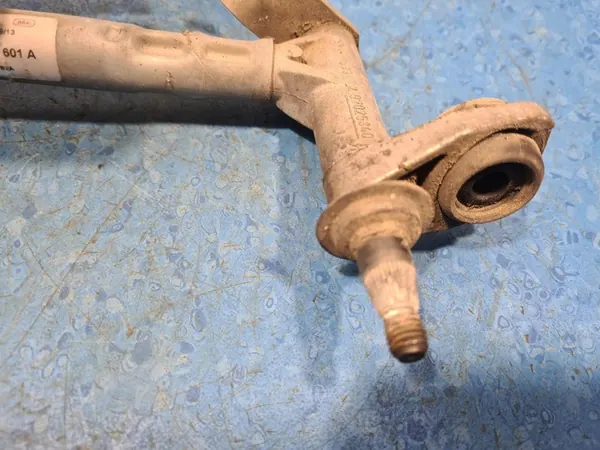 VW Touran I Etu Pyyhkijämoottorin Mekanismi Vasemmalla 1T0955601A image 3