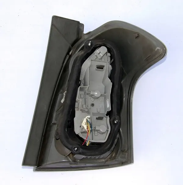 LÁMPARA TRASERA IZQUIERDA TOYOTA COROLLA VERSO 81561-0F060 image 3